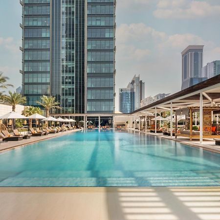 Marriott Marquis City Center Doha Hotel Kültér fotó The swimming pool at the hotel