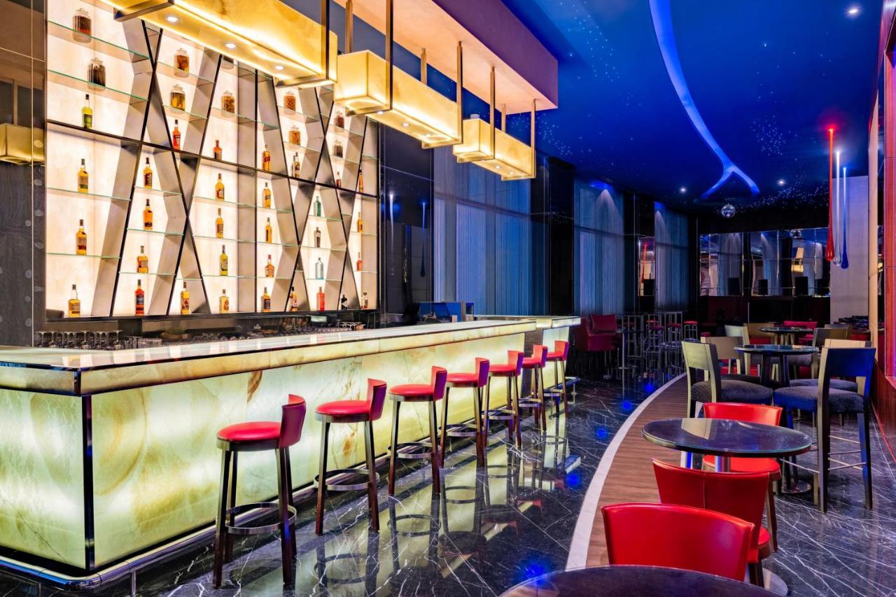 Marriott Marquis City Center Doha Hotel Kültér fotó The bar at the 101 lounge