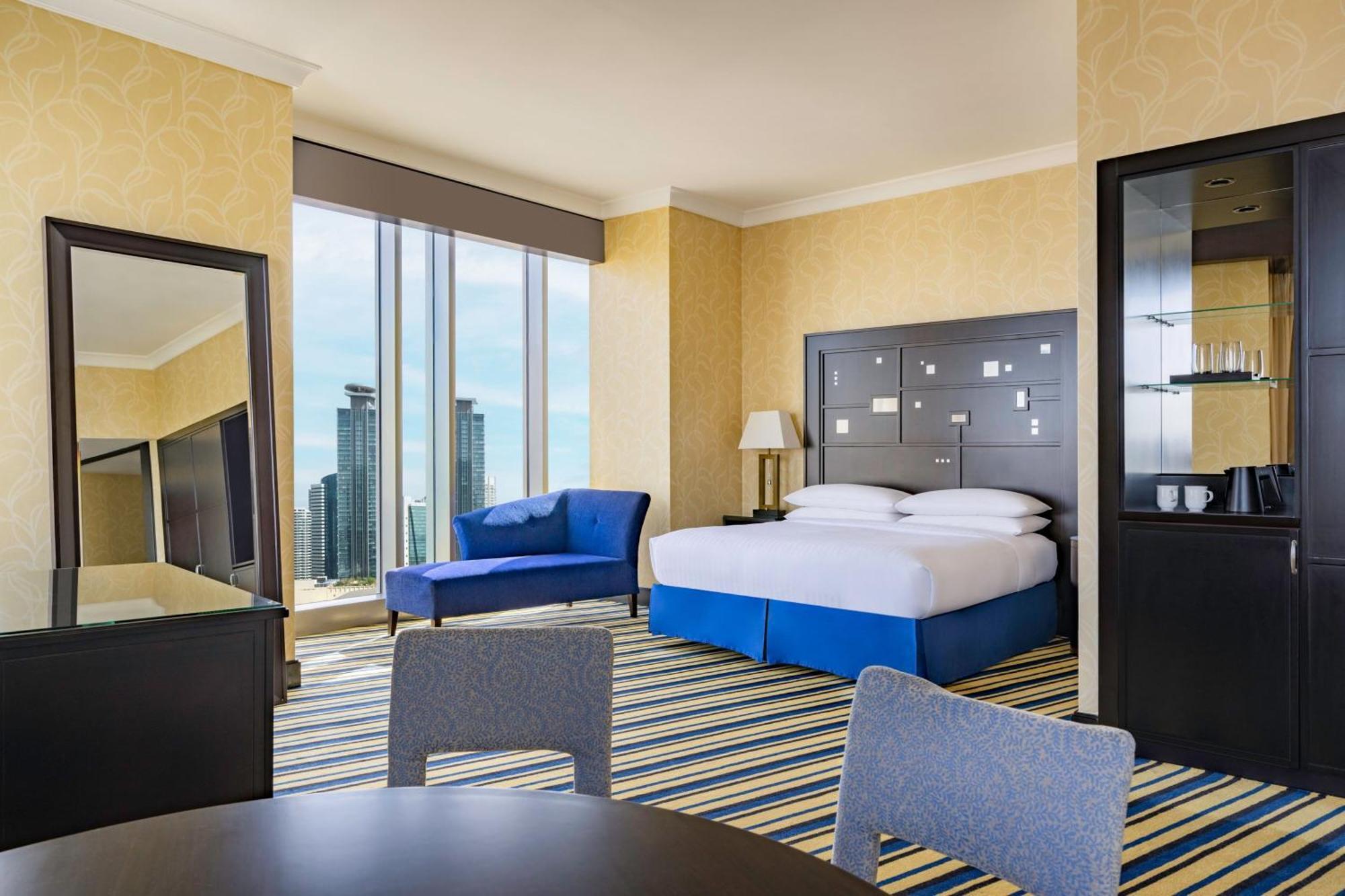 Marriott Marquis City Center Doha Hotel Kültér fotó A guest room at the hotel