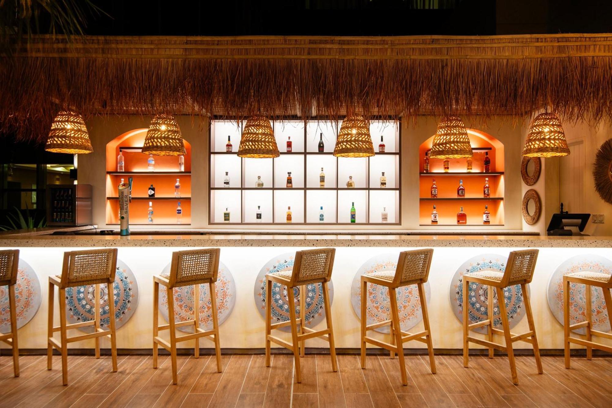 Marriott Marquis City Center Doha Hotel Kültér fotó The bar at the rooftop lounge