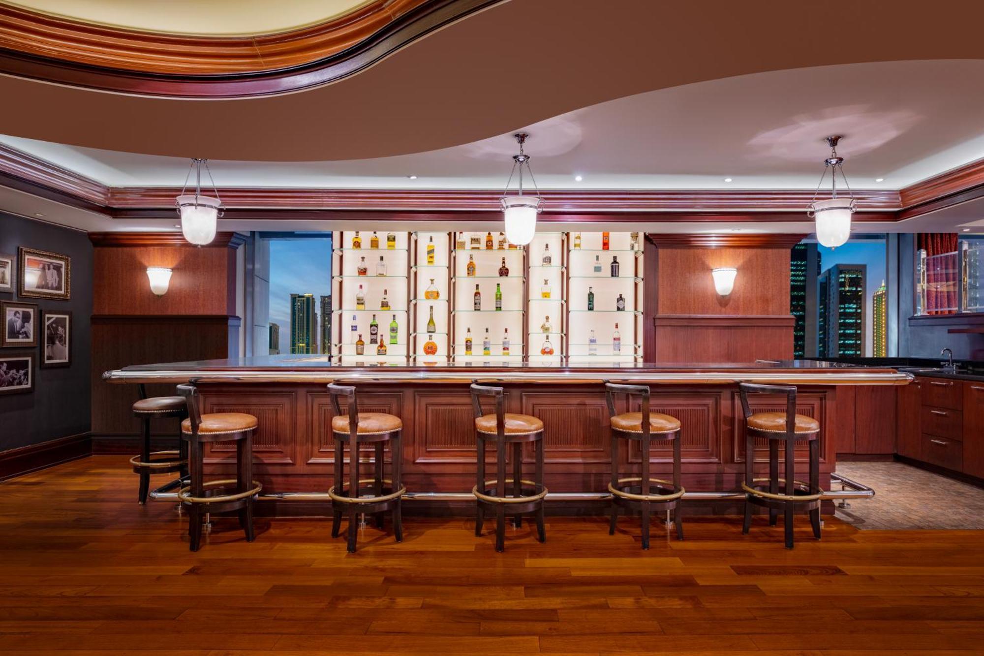 Marriott Marquis City Center Doha Hotel Kültér fotó The bar at the 360 Lounge