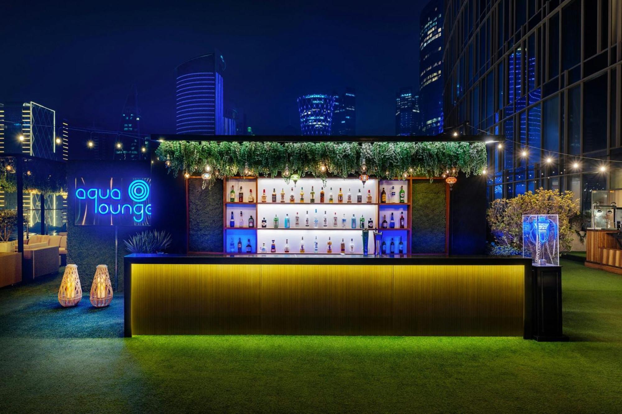 Marriott Marquis City Center Doha Hotel Kültér fotó Aqua Lounge at the 39th floor of the hotel